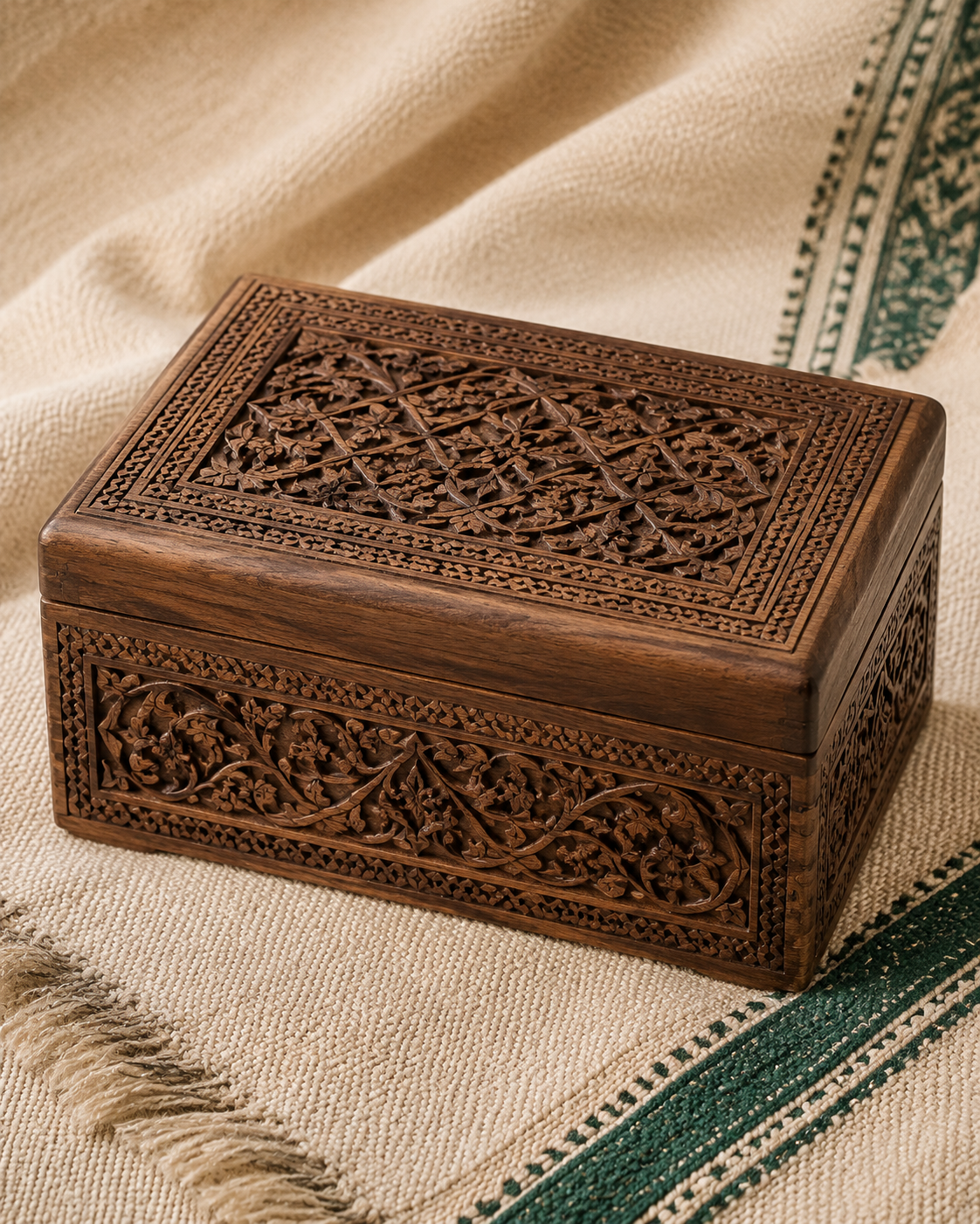 Naqshinkor yog‘och quticha